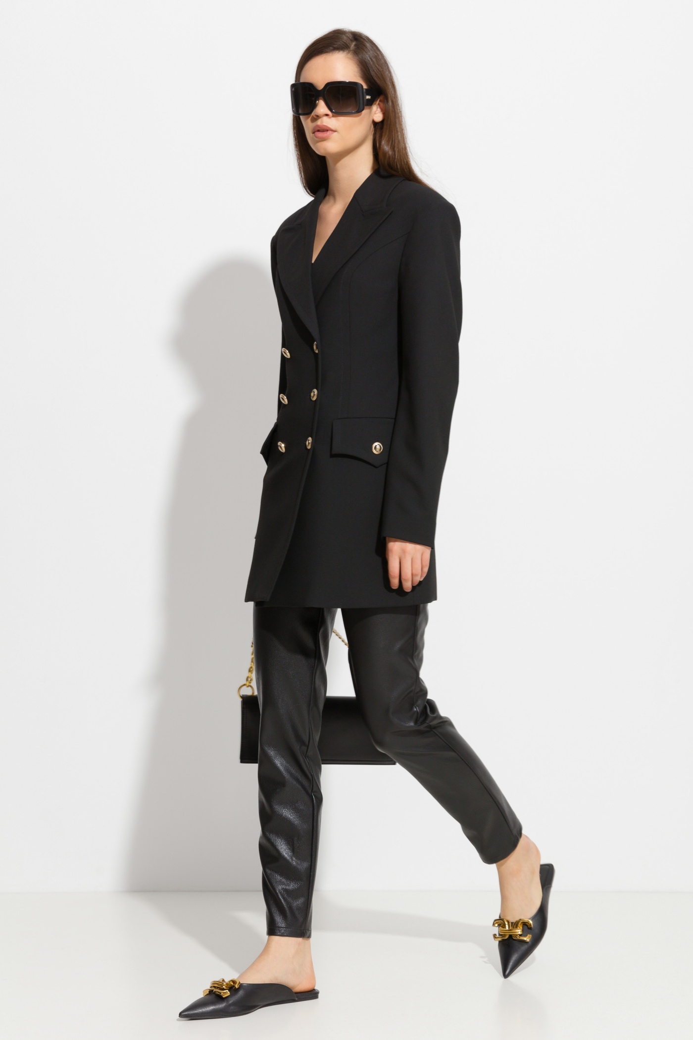 Брюки из эко-кожи с фигурным поясом